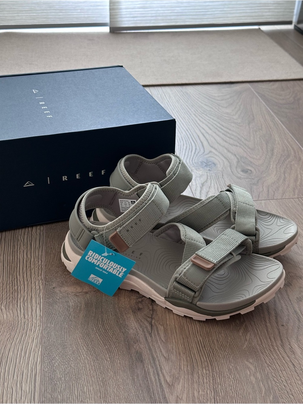 NWT Reef Mens Sage Green Adjustable Strap Sandals Size 10